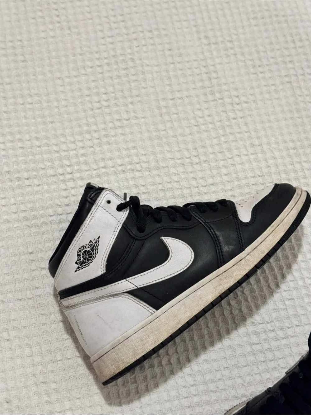 Nike Black and White High-Top Sneakers 7y
